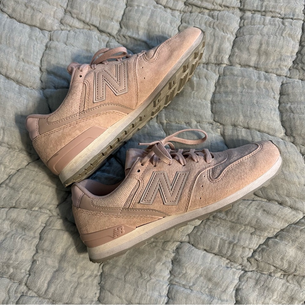 New Balance 696